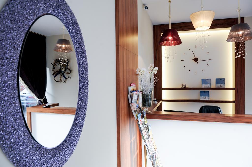 Myo Hotel Mysterius Praha Bagian luar foto