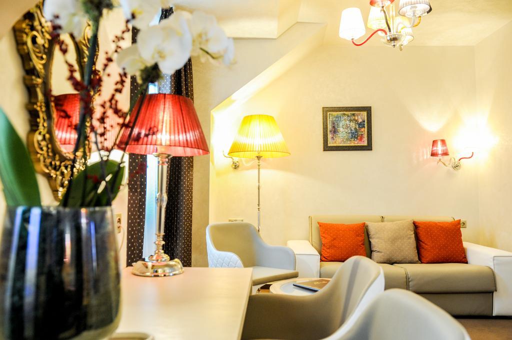 Myo Hotel Mysterius Praha Bagian luar foto